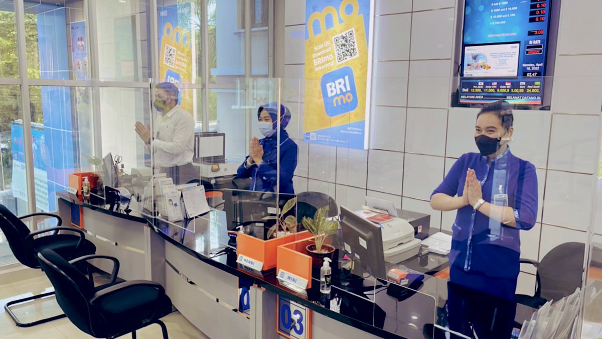 WhinyeLee's tweet photo. Kami siap melayani setulus hati
CS BRI seng ada lawan 🙏😊 
#BRIMakassar #BRIPanakkukang https://t.co/8SRM9OvdWP