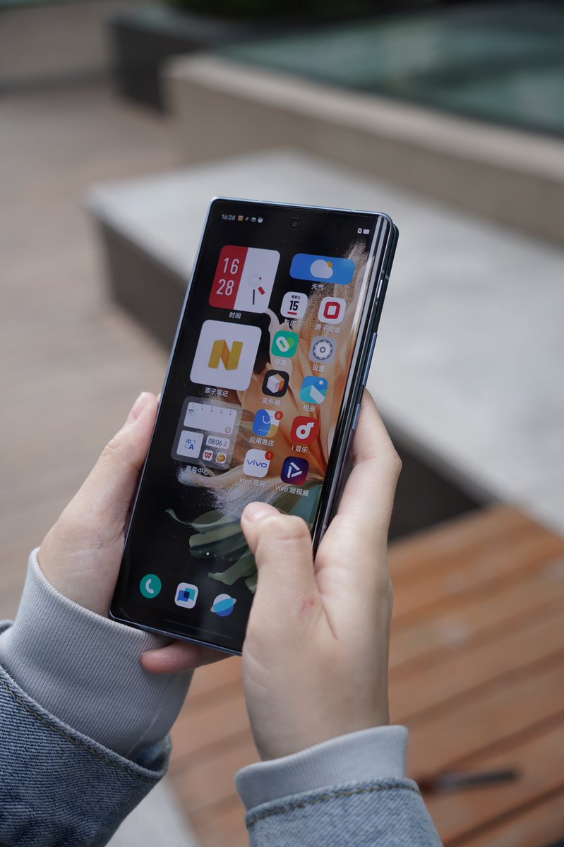 GeekCao's tweet photo. vivo X Fold 

By Geek_Cao https://t.co/0OnA9FfKpE
