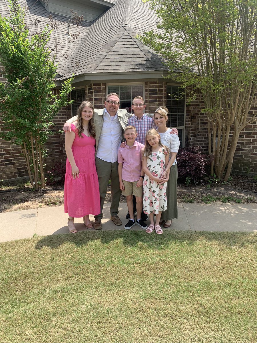 Happy Easter! Thankful to celebrate that Christ is risen today with my family 💛