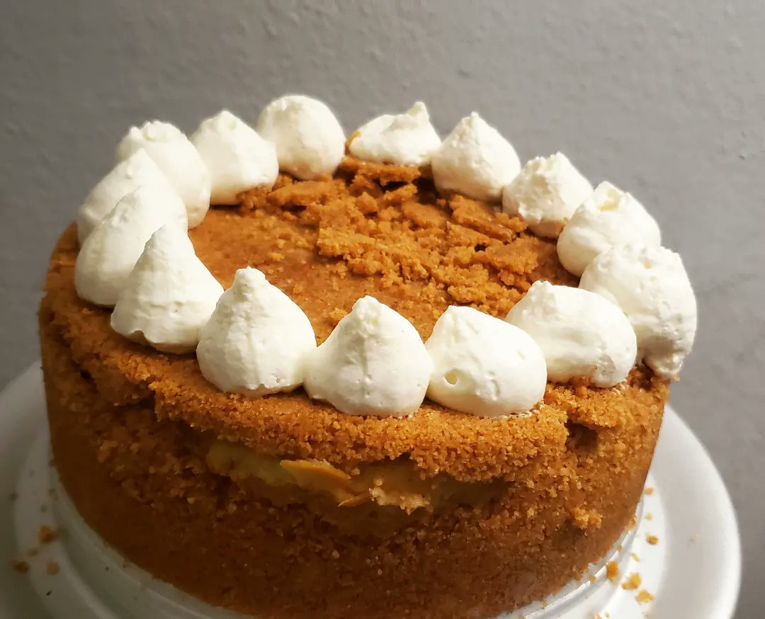 cbi777's tweet photo. So...awhile ago my niece told me that she loves the crust on cheesecake so, while making orders last week, I decided to do a little tester....👀 Maybe I should give it to her at some point. #bmanis #cheesecake #extracrust #askandyeshallreceive https://t.co/weKeXroERK