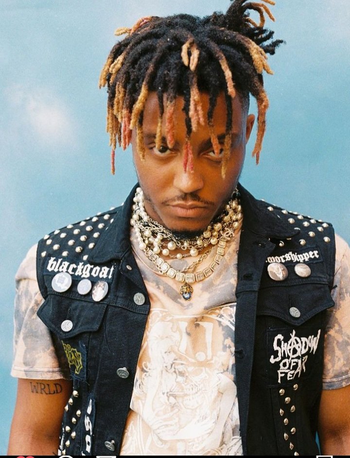 Maryam____bello's tweet photo. Juice wrld💀      or    Bts😂 https://t.co/NNTMDlCt6G