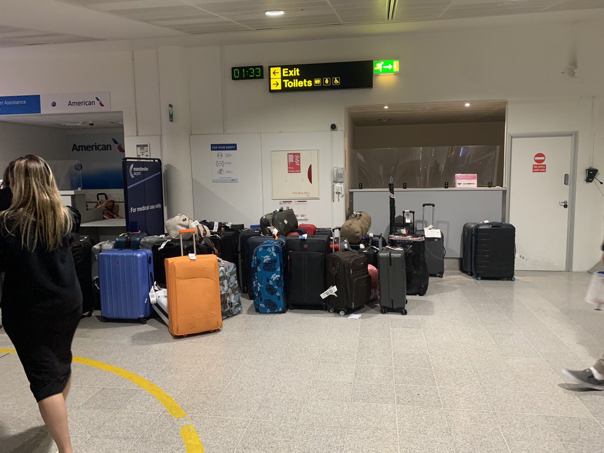 JaneyMcCall's tweet photo. 1.5hours since we landed , no sign of luggage or staff to help … Manchester airport at its best !!! https://t.co/RkpDB928vK