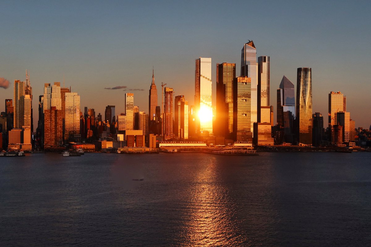 GaryHershorn's tweet photo. Easter Sunday sunset hitting the Spiral, the Empire State Building and Hudson Yards in New York City #newyork #newyorkcity #nyc @EmpireStateBldg #sunset @BjarkeIngels @agreatbigcity https://t.co/nKyT8QLhh7