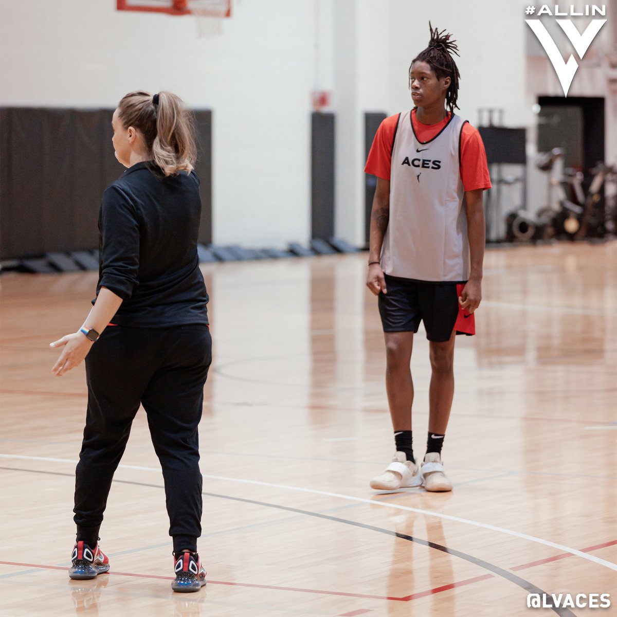 טוויטר Sake Basketball Women S ファン בטוויטר ラスベガス エイシズ ベッキー ハモンhcとルーキーのマヤ ホリングシェッド 2人はコロラド ステイト大 バッファローズ 出身ですね ホリングシェッドはこんな選手 T Co Naexre7dkz