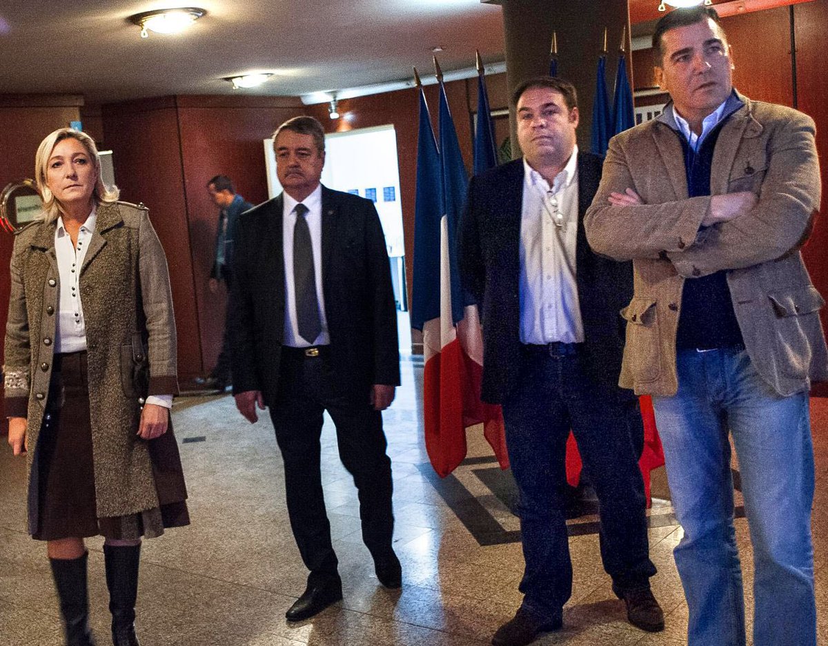 MoonMonira's tweet photo. À droite Frédéric Chatillon du GUD. À gauche Axel Loustau qui a payé la caution de Loïk le Priol, assassin du rugbyman Aramburu, sur une affaire de torture. Les deux sont au RN et proches de Marine Le Pen. 
Dystopie du monde post électoral. 
#LePenNeDoitPasPasser https://t.co/YjwMSPPfd1