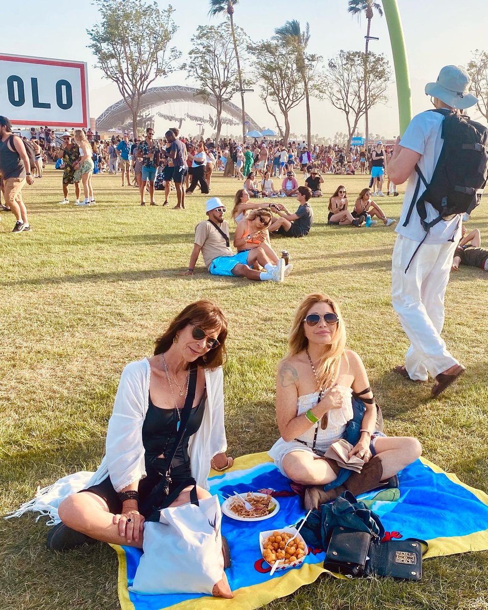 randythomasvo's tweet photo. So this weekend I did a thing. I finally experienced #Coachella #withmydaughter and @RealEGDaily it was #amazing https://t.co/CWXUQYsqPR
