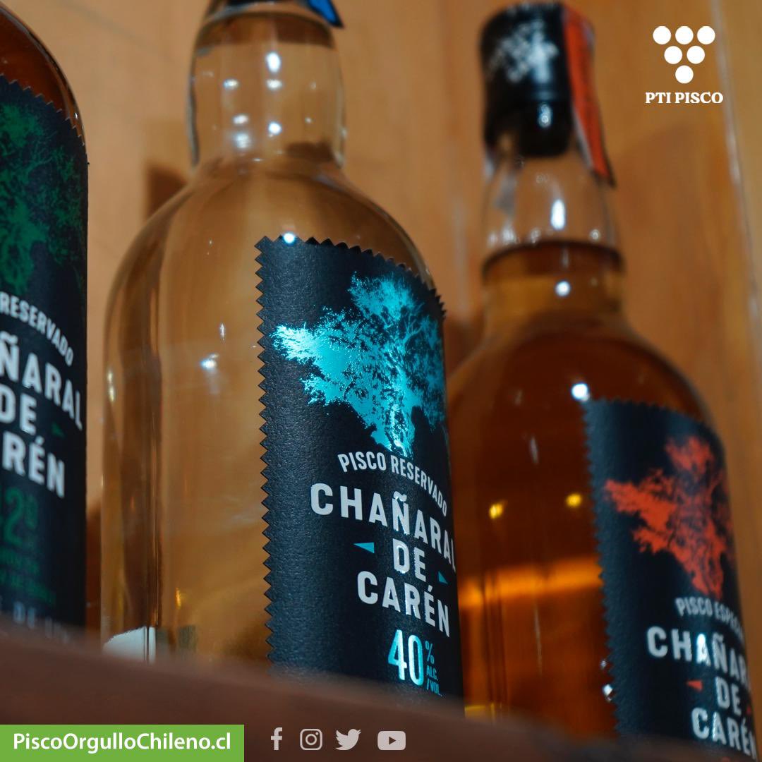 En el valle del Río Grande, en la localidad de Chañaral de Carén, en la Región de #Coquimbo,nace el pisco del mismo nombre.
🔺Siguiendo con la tradición artesanal, aún utiliza alambique de cobre y leña para su destilación, logrando así su sabor singular!
Y tú, ya lo has probado