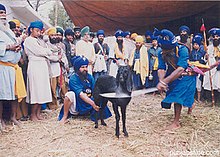ਮਾਰ ਏਕ ਵਾਰ ਮੈ ਉਤਾਰ ਸੀਸ ਡਾਰ ਤੇਗ ਝਾਰ ਕੈ ਚੌਟੰਗਾ ਸਿੰਘ ਝਟ ਝਟਕਾਤ ਹੈਂ । ਭਕ ਭਕ ਕਰ ਸ੍ਰੋਣ ਨਿਕਲੈ ਕਬੰਧ ਮੈਂ ਤੇ ਸਸਤਰ ਸਭਨ ਪਰ ਤਿਲਕ ਸੁਹਾਤ ਹੈਂ । ਫਾਰ ਫਾਰ ਸ਼ੇਰਨ ਬਘੇਰਨ ਜੋ ਸੋਧ ਸੋਧ ਖੰਡ ਖੰਡ ਕਰੈ ਡਲੇ ਦੇਗਨ ਰਿਝਾਤ ਹੈਂ । ਛਕ ਛਕ ਸੁਰਖਾ ਨਿਹੰਗਨ ਕੋ ਸੁਰਖ ਮੁਖ ਤੱਕ ਤੱਕ ਦੇਵੀ ਦੇਵ ਜਮ ਭੈ ਖਾਤ ਹੈਂ ।੧ ।