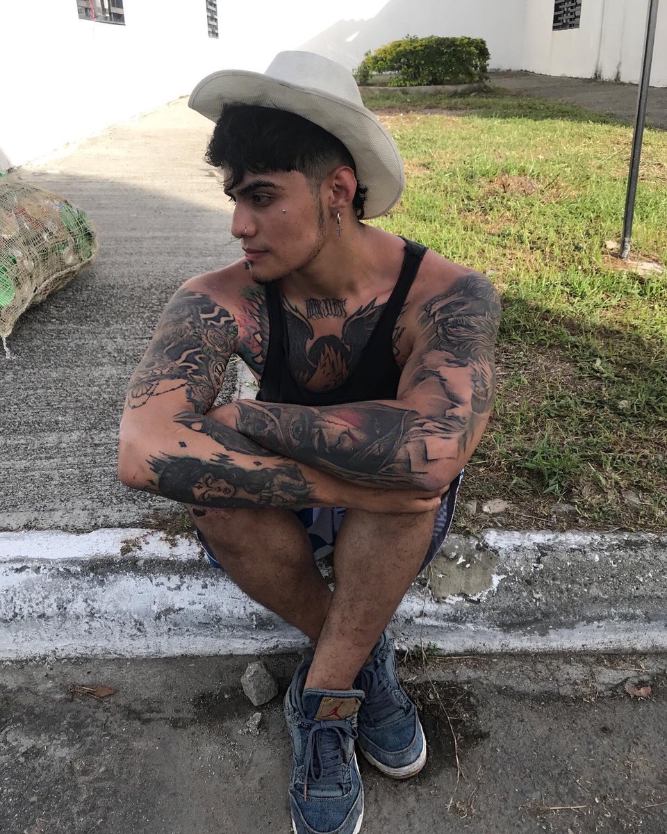 andyblck_'s tweet photo. Este sol está como pa quemame no?🥴 https://t.co/m8cn7idue8