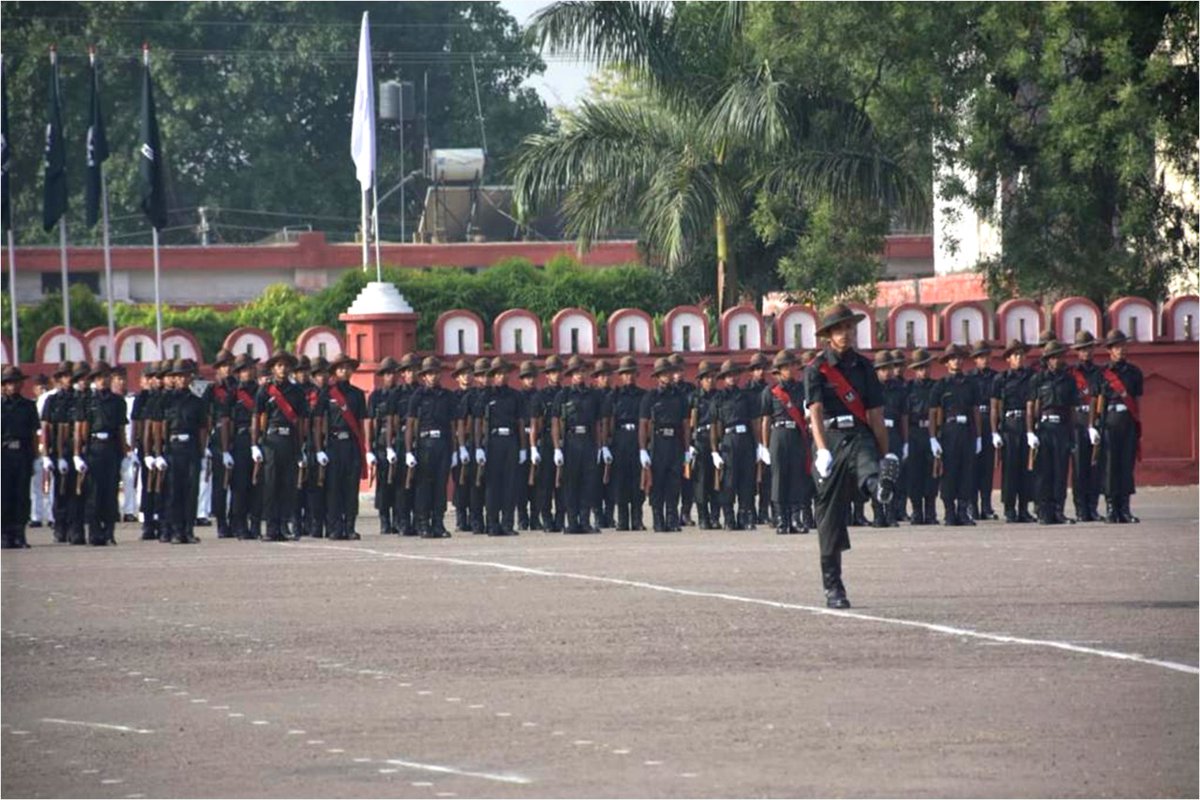 suryacommand's tweet photo. #IndianArmy
#SuryaCommand
"मोह सक्छु, मोह गर्छु"
I can, I will.
At an Attestation Parade held at 11 GRRC #Lucknow, 72 recruits were sworn into the service of the nation with a motto that instills undiluted resolve in the heart.  
@adgpi
@ProDefLko https://t.co/lgDvLx4Z3R
