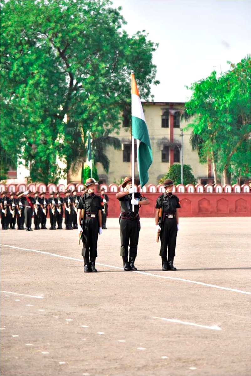 suryacommand's tweet photo. #IndianArmy
#SuryaCommand
"मोह सक्छु, मोह गर्छु"
I can, I will.
At an Attestation Parade held at 11 GRRC #Lucknow, 72 recruits were sworn into the service of the nation with a motto that instills undiluted resolve in the heart.  
@adgpi
@ProDefLko https://t.co/lgDvLx4Z3R