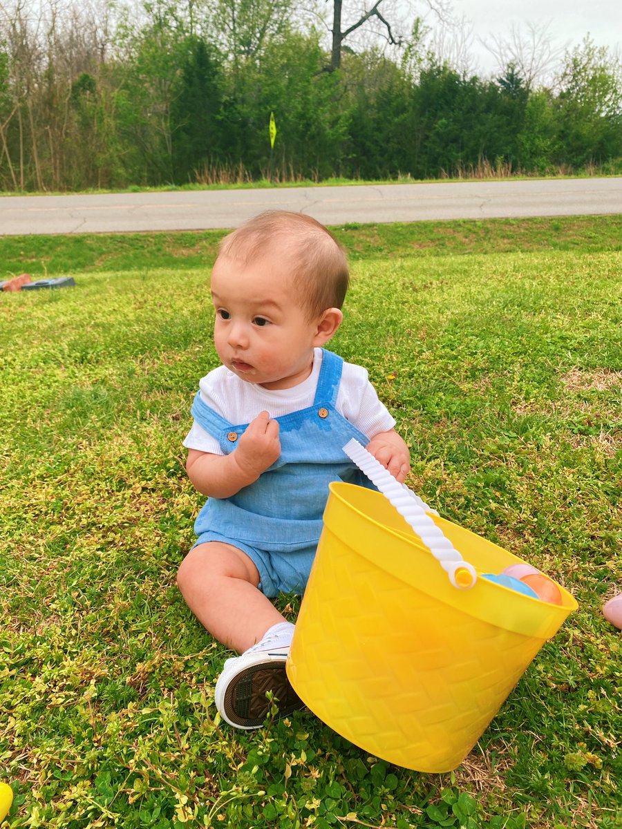 alli_stayathome's tweet image. gray’s first easter🤍🥺