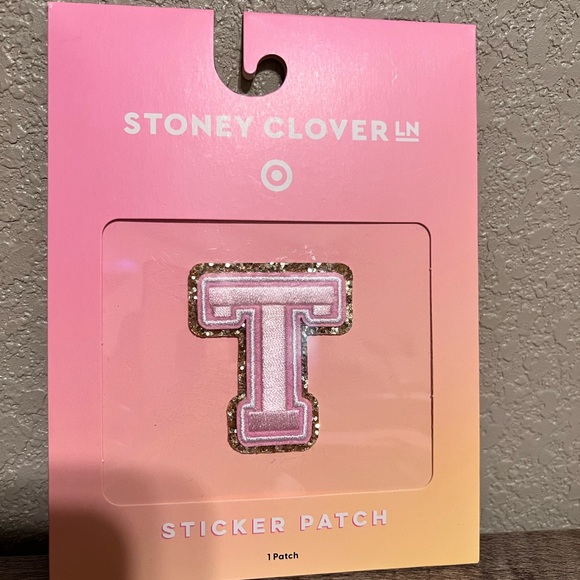 izzylash's tweet photo. So good I had to share! Check out all the items I'm loving on @Poshmarkapp #poshmark #fashion #style #shopmycloset #stoneycloverlane: https://t.co/YJ26huG6eO https://t.co/XwMTC1i8Db