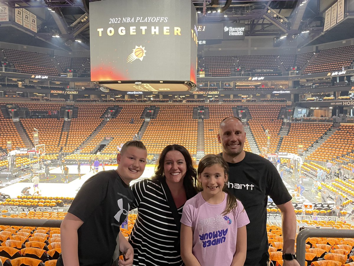 ciccanic's tweet photo. #RallyTheValley @Suns https://t.co/IQpcrbwQGS