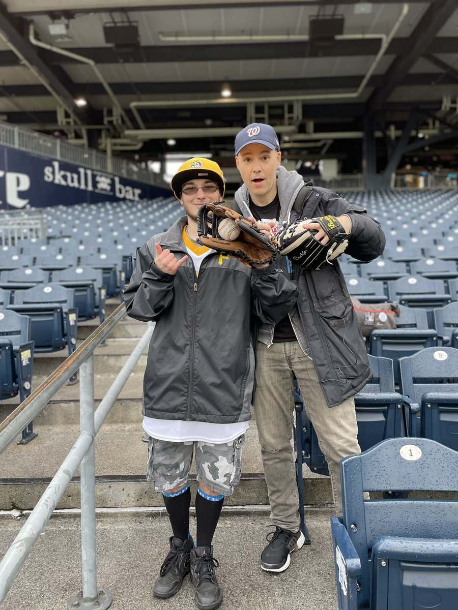 DustynPerrin's tweet image. Still can’t believe I got the honor of meeting the 🐐 @zack_hample last night, thanks again for the pics, autograph, &amp;amp; the conversations we had with for a bit. Truly a night I won’t forget😁