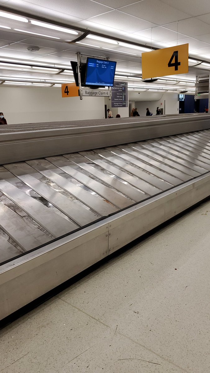 der_tron's tweet photo. @SouthwestAir our flight from Dallas landed an hour ago and you still can't get the luggage unloaded?  Exactly when do you plan on returning to being a functional airline? https://t.co/XtJpBuz4cN