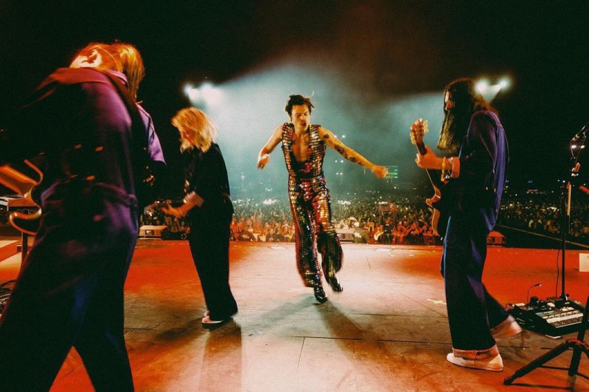 mitchrupdates's tweet photo. Mitch performing at Coachella, via Harry! https://t.co/KzjvTGPwGD