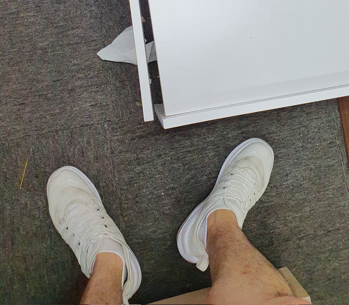 발가락 사이에 코박고 뒤져라