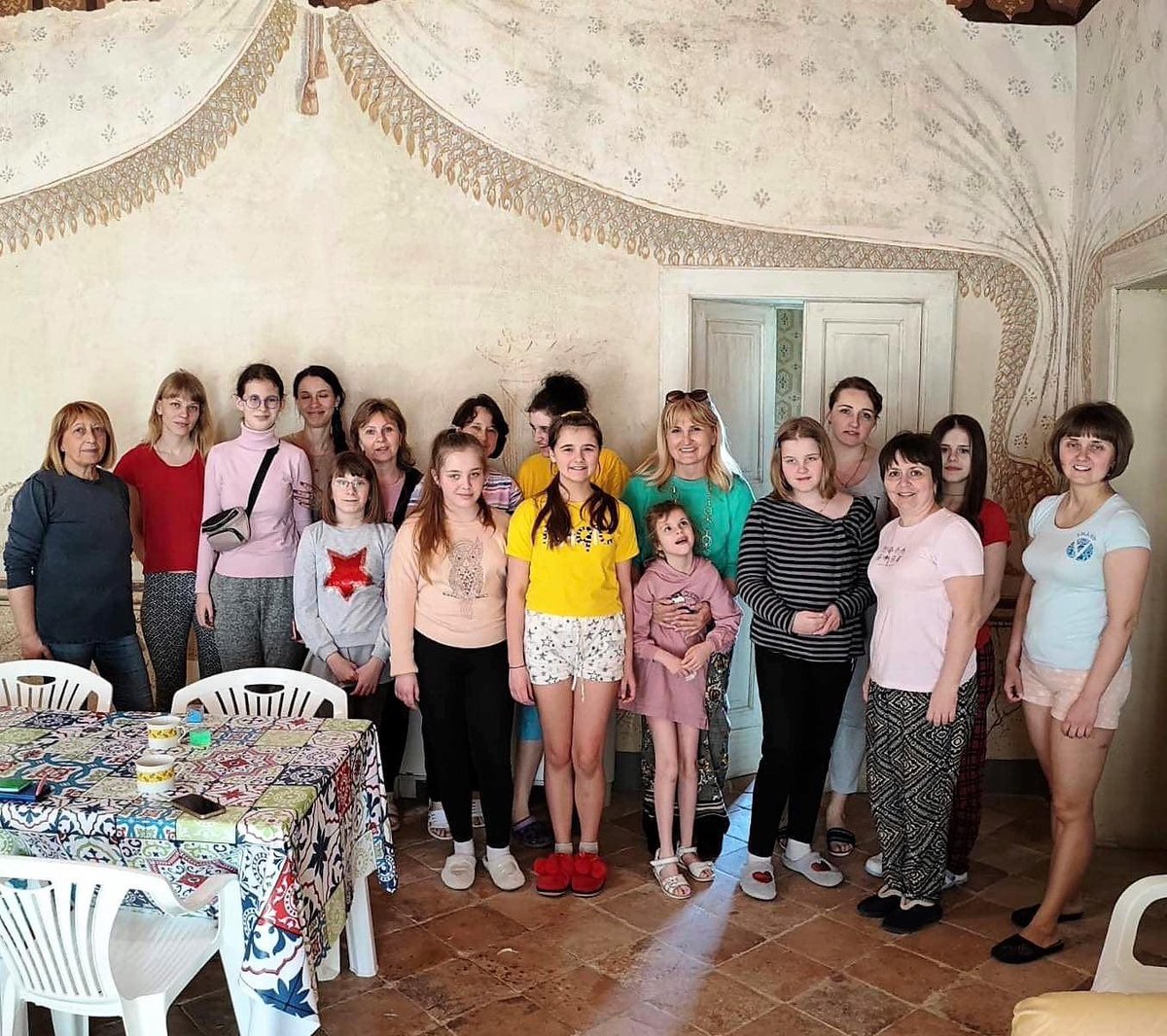 KyivCCI's tweet photo. The delivery of the Easter egg, symbol of life and rebirth, to the Ukrainian community hosted in Castiglione Messer Raimondo in Abruzzo thanks to the sensitivity of Mayor Vincenzo D'Ercole and his Administration and Monica Vasile Head of the KCCI Representation in Italy. https://t.co/6PeHMU7Yi1