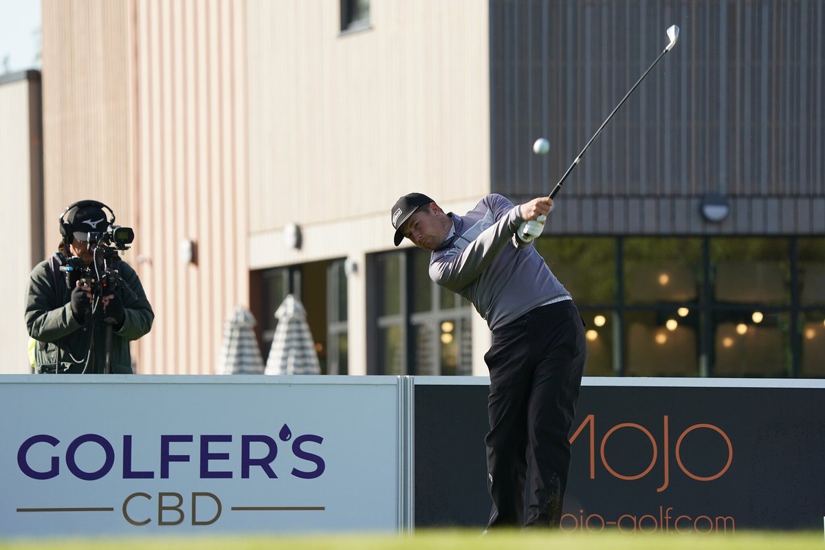 golferscbd's tweet photo. We've got 3 #GolfersCBD Pro Packs for our bank holiday giveaway ⛳️ Slow-release caps for great sleep, 20% oil for performance on the course and a pack of gummies 💪 Just RT &amp; follow to enter and get more from your game with a complete #CBD routine ⛳️ https://t.co/4OSUVcaLHZ https://t.co/YS3oRVg5uM