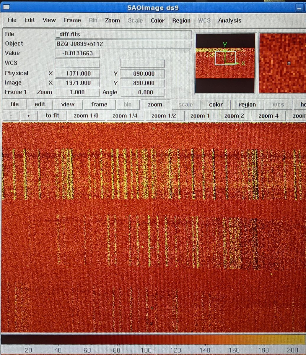 leamarcotulli1's tweet photo. Astronomers, what snack/drink keeps you going for an entire #observingnight? This weekend I got coffee (x inf), cookies, chips and some fruit for the early morning.
Also, the right pic is a live shot of an IR spectrum for a z>4 blazar. The trace is faint, but it's there! https://t.co/GjDqRbvhb1