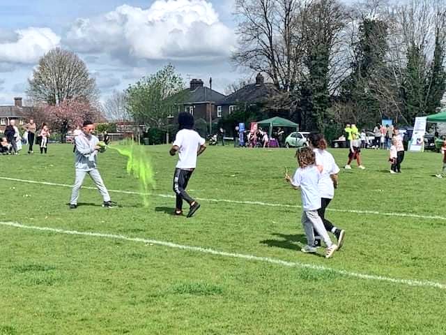 LutonSOS's tweet photo. Happy Easter everyone🐰from our SOS team. This week we supported a community event in Houghton Regis, a #familyfunday. It was wonderful to see all the families &amp; Children having a lovely time, taking part in many different activities. #sosservice #communitysafety https://t.co/4zDtN9FejK