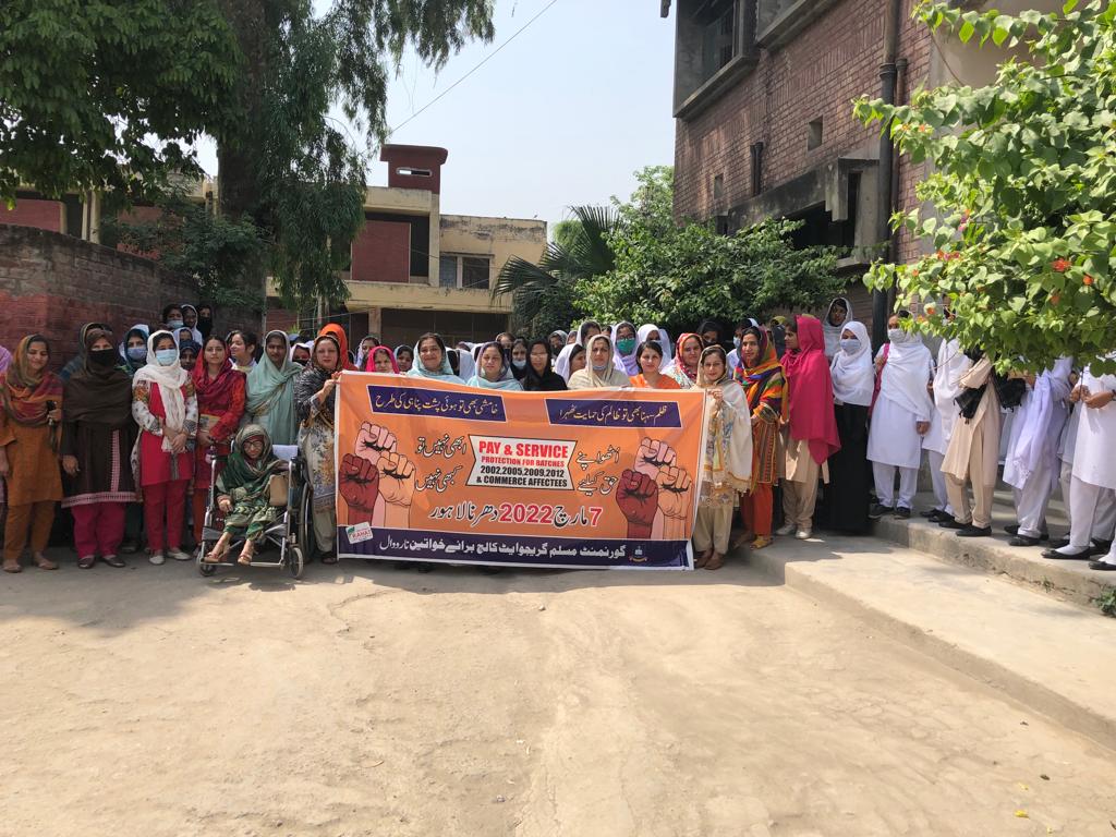 basit_nosheen's tweet photo. احتجاج احتجاج احتجاج
جارى رهے گا۔
استاد کو عزت دو۔
#HonorServiceProtectionOrder https://t.co/aXEk491E9u