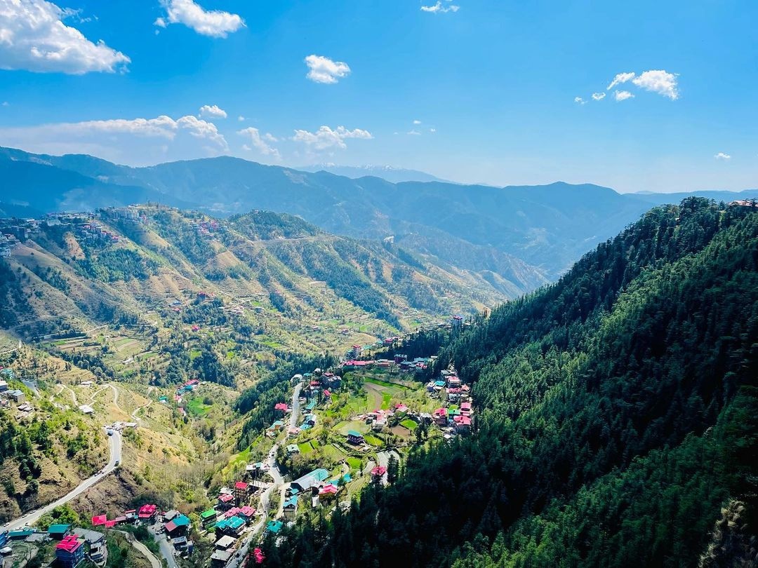 himtraveltime's tweet photo. #shimla on a bright sunny day https://t.co/sB2LseBG2R