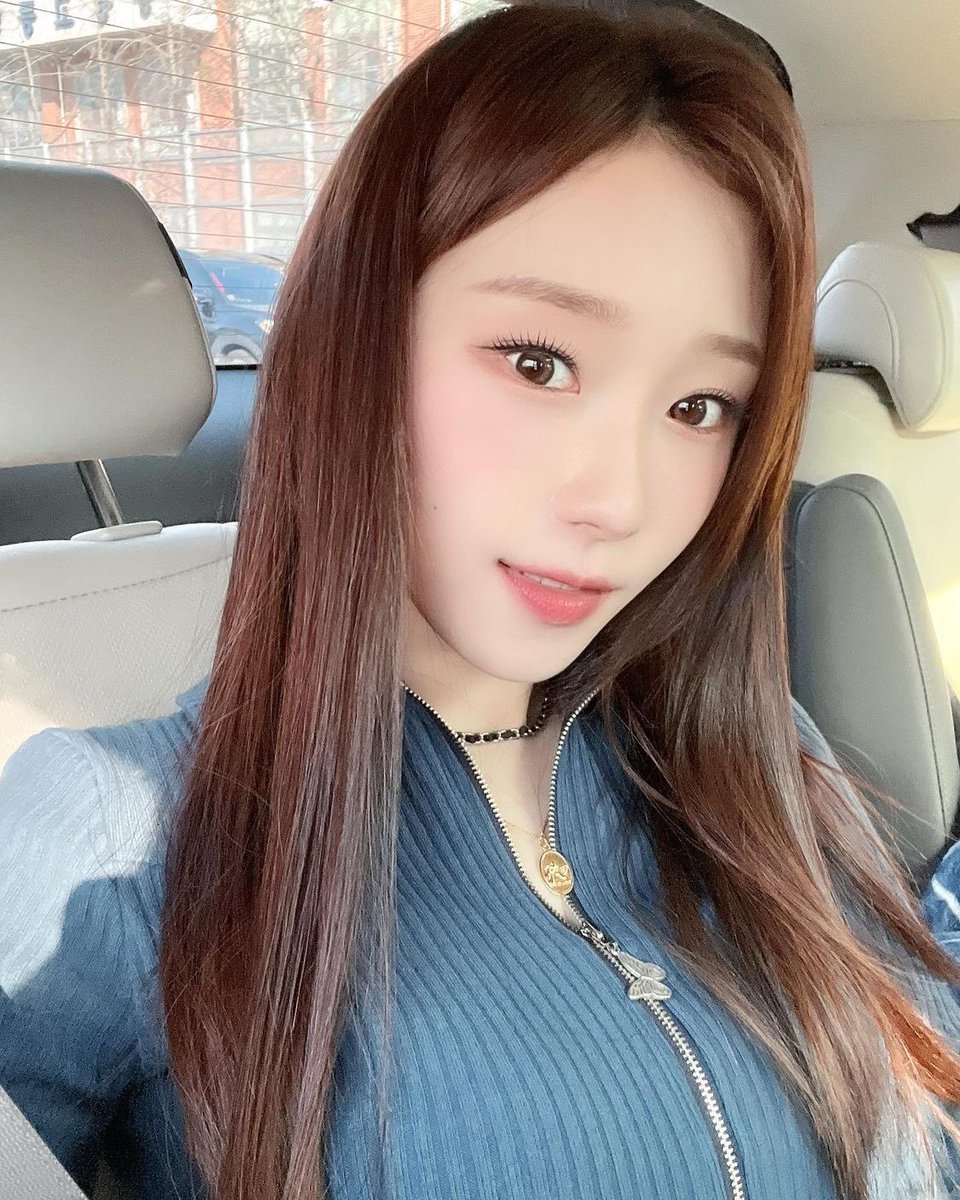 CignatureFP's tweet photo. [🦊] Instagram | 220418

[ENG] Fighting on Monday💙💙
Dress warmly because the temperature difference is still big~!

[RUS] Удачи в понедельник💙💙
Одевайтесь тепло, так как разница в температуре все ещё большая~!

#시그니처 #cignature #채솔 #Chaesol https://t.co/7241U7rjg5