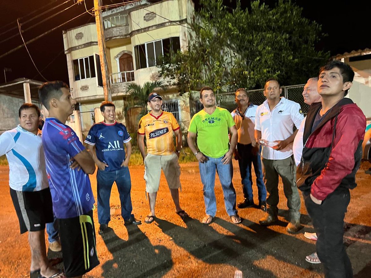 Larry_vite's tweet photo. V A L L E - H E R M O SO - #LAiluminación
#Bellamaria #ViveLAvidaSinDrogas
Nos trasladamos hasta el sitio Valle hermoso de la parroquia Bellamaria, donde realizamos una inspección en el estadio y su iluminación que próximamente tendremos la inauguración de esta importante https://t.co/yu9bawBejS