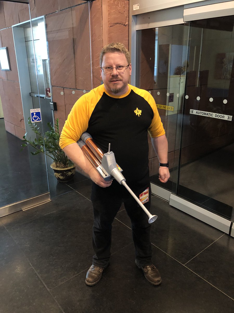 CaptainFoley's tweet photo. Captain Foley is ready for action #Trekyards #startrek #phaserrifle https://t.co/7ec40Vww7E
