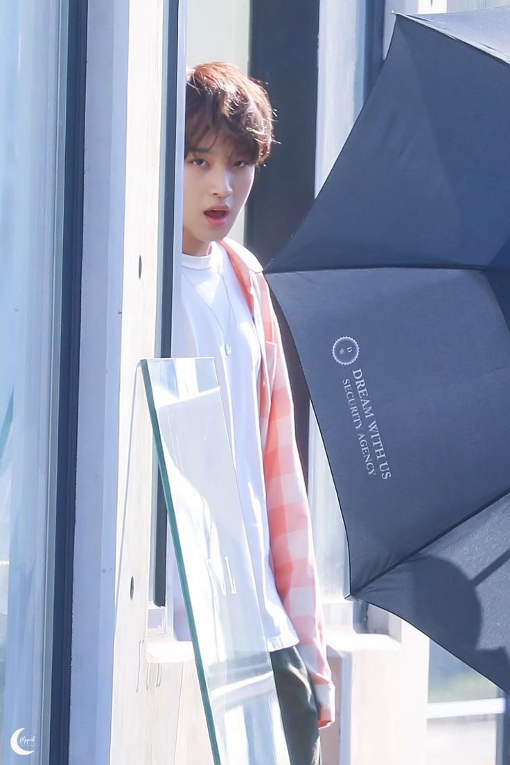 . . . / ✈️ / 

⠀ ⠀ —Luego de algunas semanas en Corea regresa a la villa a casa de su abuela <a href="/SelenxB/">Selena</a> aún no estaba listo de regresar a su departamento  así que se mudó temporalmente con su abuela y su papá a la mansión familiar .—