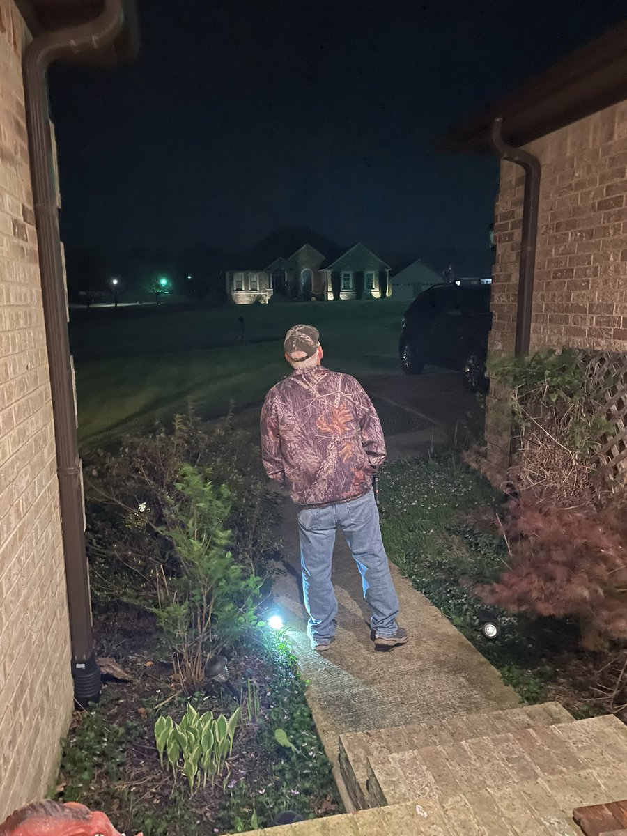 jamie_pasmore's tweet photo. @Region8News Dads everwhere https://t.co/Q0UtOdBJxF