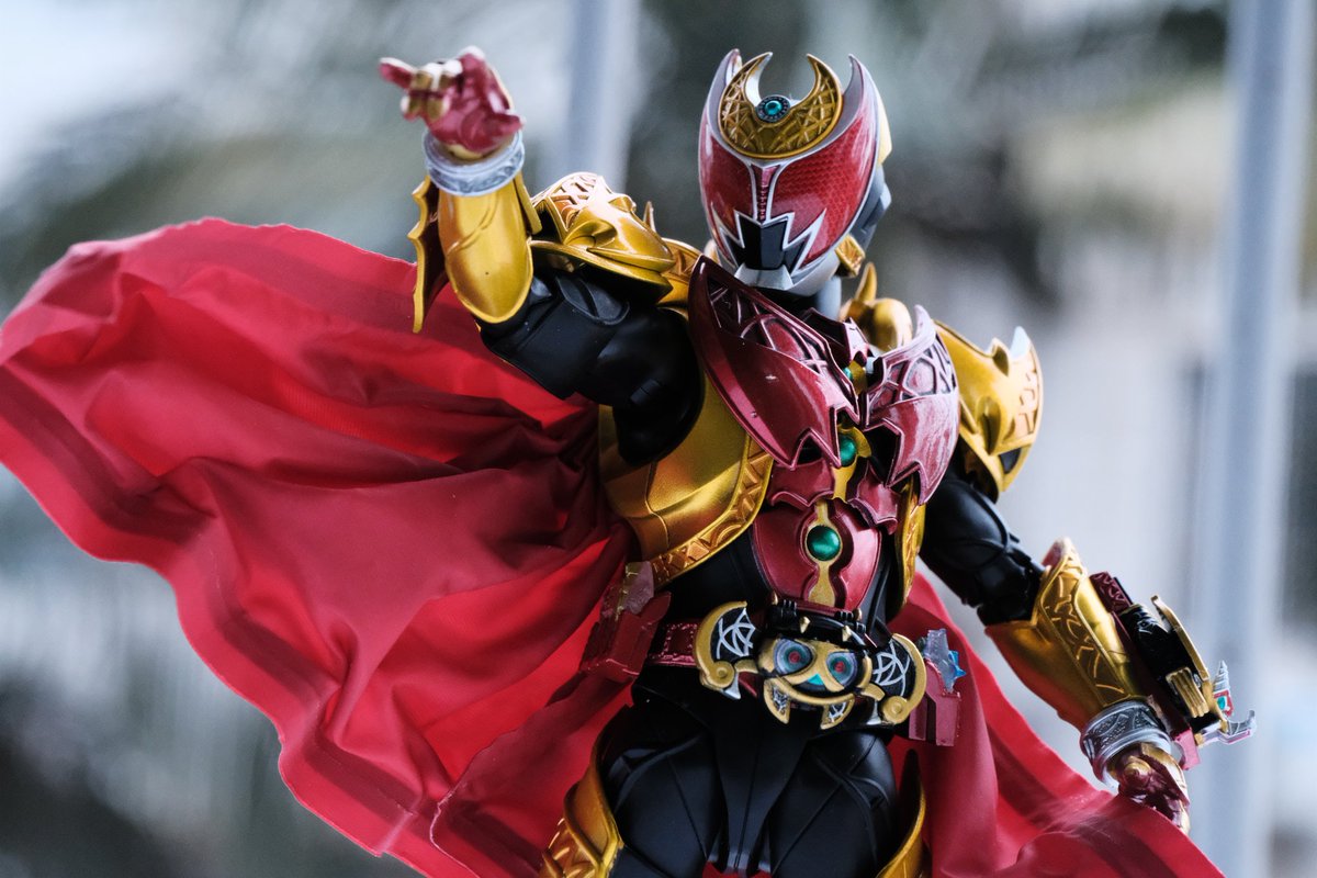 grid2887's tweet photo. SH Figuarts:
• Kamen Rider Kiva

#仮面ライダー
#特撮
#オモ写
#フィギュアーツ写真部
#フィギュア撮影友の会 https://t.co/iFGDXjxPFP