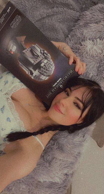 Watch Sav's leaked NSFW photo on TwXstars