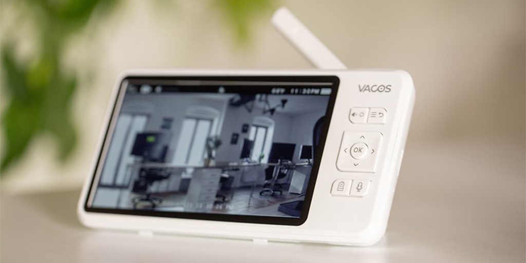 vacoslabs's tweet photo. What can you do to satisfy your baby's needs with #Vacos #BabyMonitor? 🤔
a. Comfort him with your voice via 2-way audio.    
b. Set up feeding reminders for better nursing schedules.
c. Lull him to sleep with 5 lovely lullabies.

📸: Benjamin Lucks

https://t.co/M2FUYp6yoG https://t.co/GDQXbx6eC2