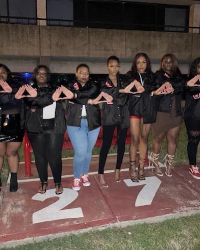 PrettyBJess234's tweet photo. Allow me to introduce myself
April 10, 2022 I crossed those sands into Delta Sigma Theta Sorority, Incorporated. I want to thank my mentor for taking me under wing and much love for her β€οΈ
I SAID MY SORORS!! β€οΈπ
TELL ME WHAT IS A DELTA??
#DST1913 #spring22 #AlphaUpsilon https://t.co/2D57qCJZcq