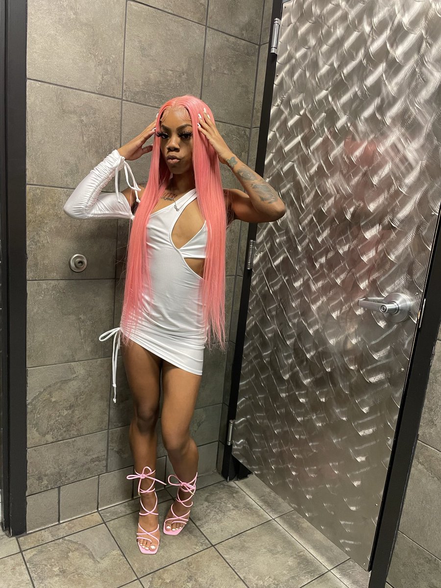 jaylahbolden's tweet photo. Never showed y'all my bday pictures 💗 #21 https://t.co/ARZpqSDa8H