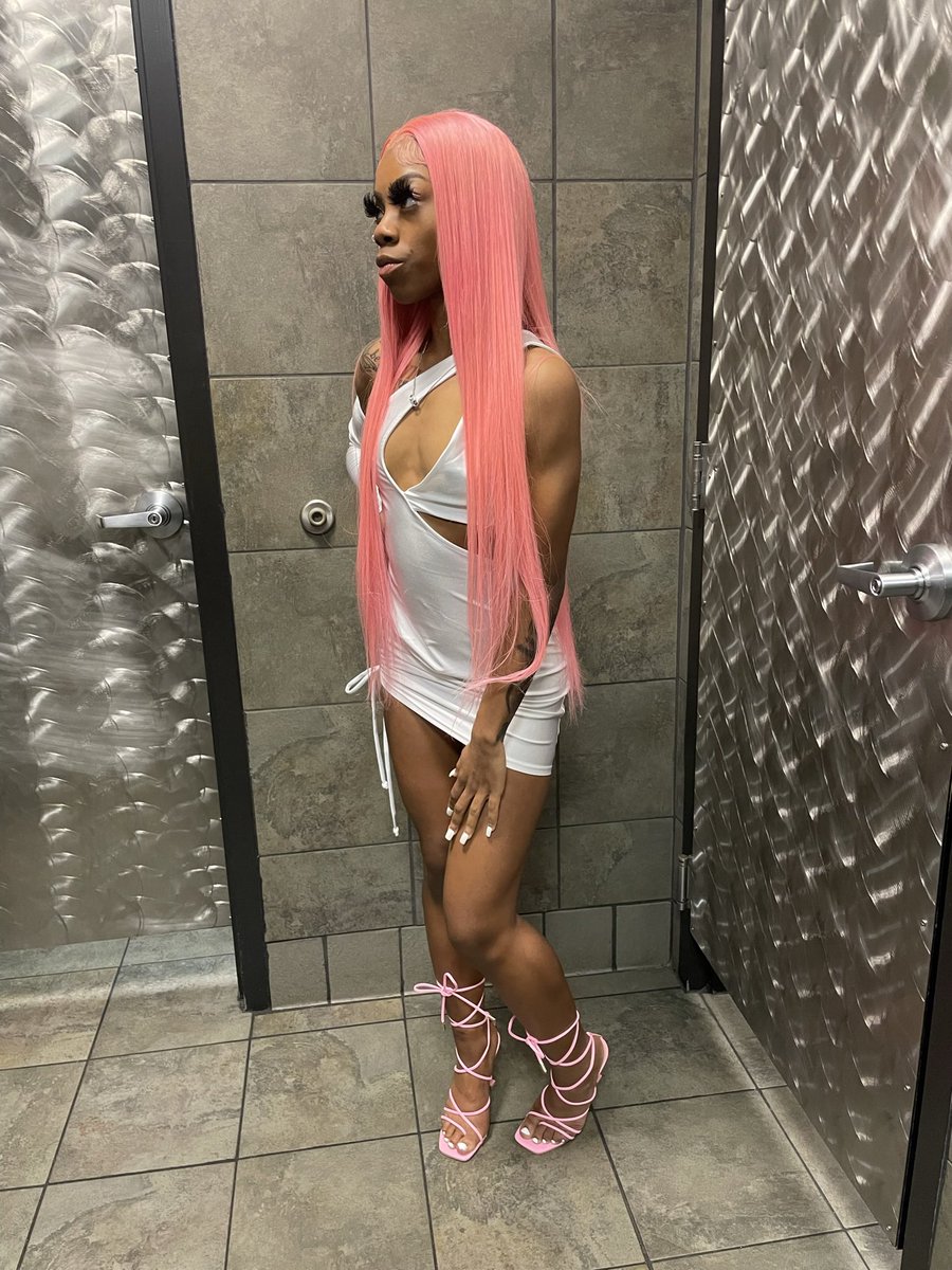 jaylahbolden's tweet photo. Never showed y'all my bday pictures 💗 #21 https://t.co/ARZpqSDa8H