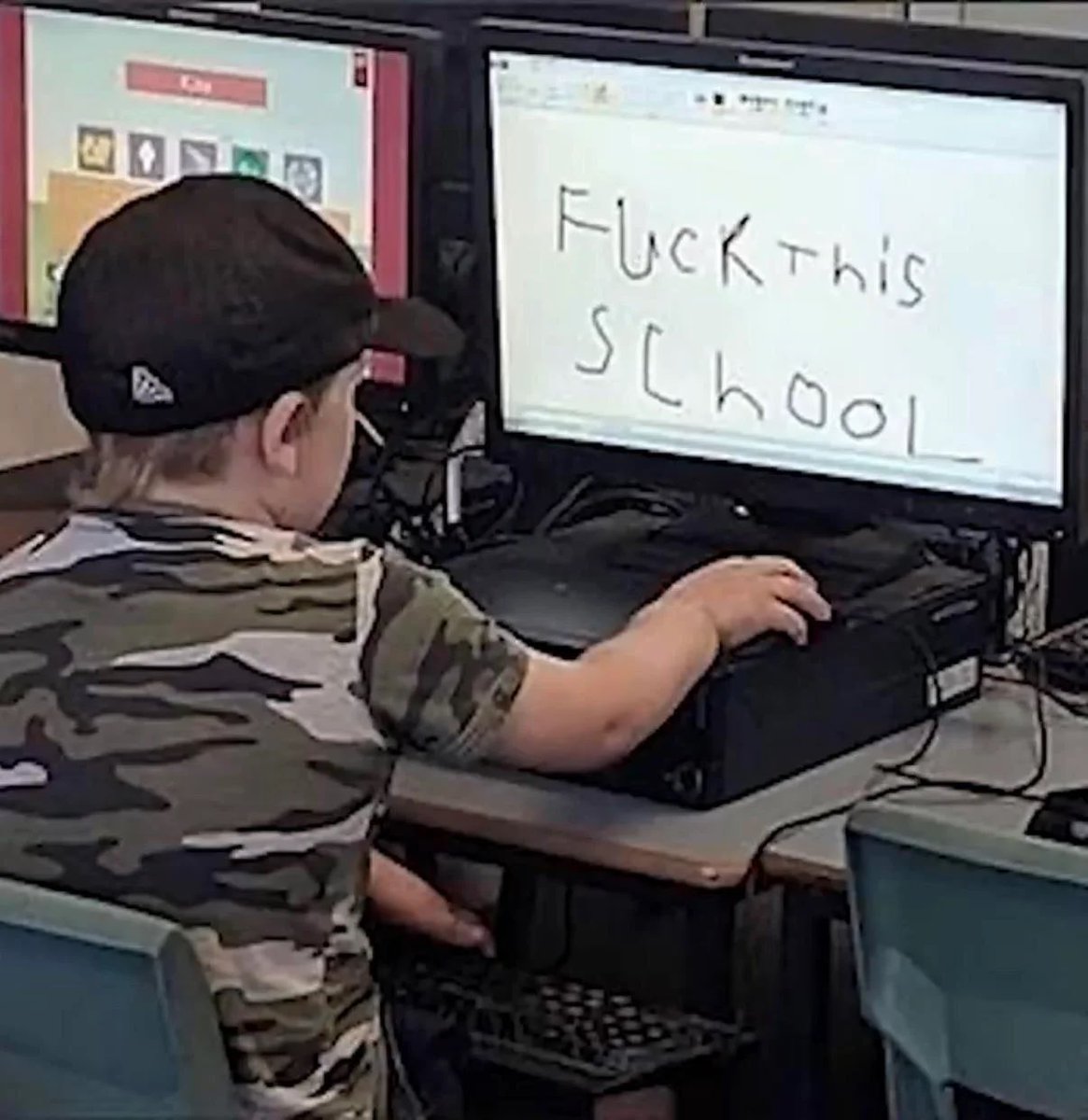 GradSkoolStrugs's tweet photo. Me every single day of grad school https://t.co/SU2Q8SYrma