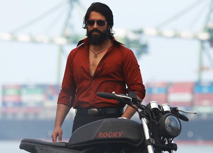 SDM_official1's tweet photo. REAL PAN INDIAN STAR WITHOUT FAKE MAFIA
#KGFChapter2 #Yash #RRR #RamCharan
❤️: Yash
🔄: Ram Charan
#RamVsYash #KGF2 #KGF2InCinemas https://t.co/n1mFmm4EdQ