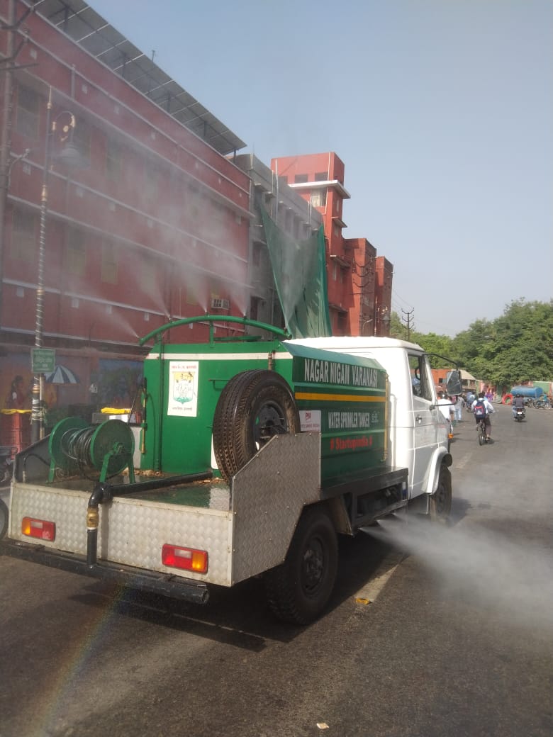 aksharmaBharat's tweet photo. वाराणसी के सफ़ाई कर्मी भाइयों-बहनों तथा बाबा विश्वनाथ की नगरी को साफ़ रखने के यज्ञ में आहुति देने वाले सभी मित्रों का हृदय से धन्यवाद।

#MyCleanIndia #HumaraUP @RSSorg @narendramodi @BJP4India @BJP4UP @JPNadda @AmitShah @myogiadityanath @swatantrabjp @sunilbansalbjp @dpradhanbjp https://t.co/taeLewilRR