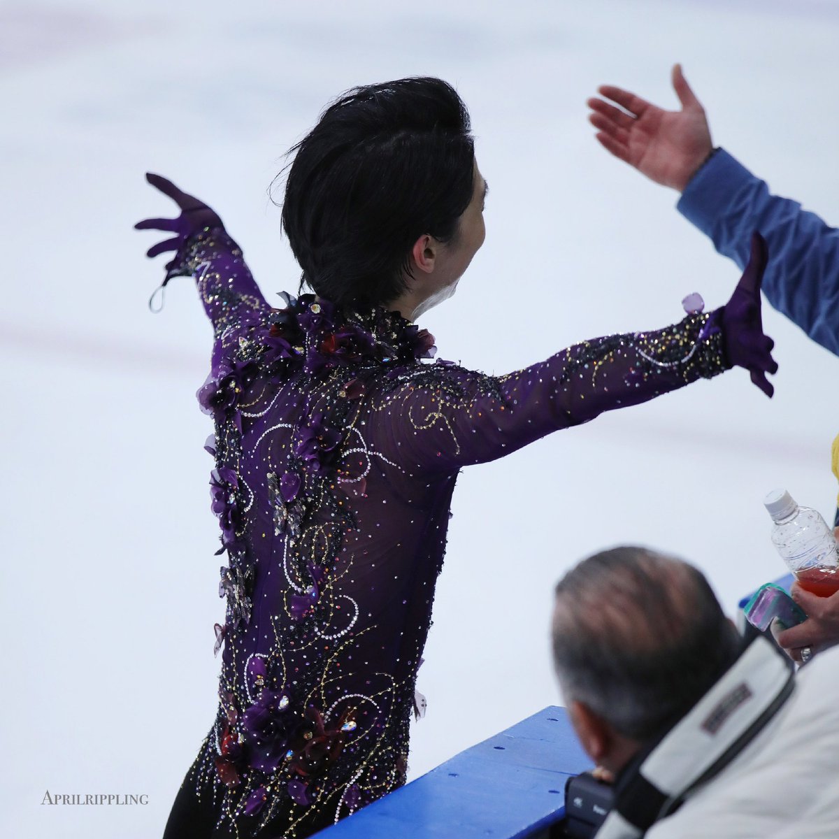 Miaa_Nemo's tweet photo. 温暖的抱抱🥺🥺🥺 #YuzuruHanyu𓃲 
Photos cr: Aprilrippling https://t.co/FPEVp7cSg2