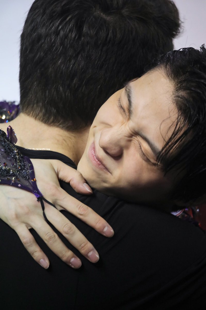 Miaa_Nemo's tweet photo. 温暖的抱抱🥺🥺🥺 #YuzuruHanyu𓃲 
Photos cr: Aprilrippling https://t.co/FPEVp7cSg2