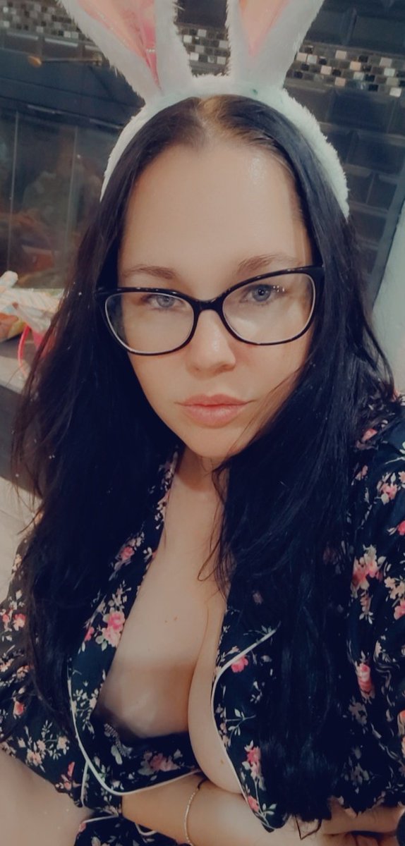 This lil slut bunny is sleepy.🐇🥕
💋Hope you all had a wonderful day💋