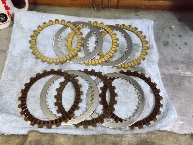 エンブレ多用で壊れるのはエンジンブレーキパッドが摩耗するから ネタツイがトレンド入り 指摘する車オタク 混乱する人続出 まとめダネ エンブレ多用で壊れるのはエンジンブレーキパッドが摩耗するから ネタツイがトレンド入り 指摘する車オタク 混乱する人続出 まとめダネ