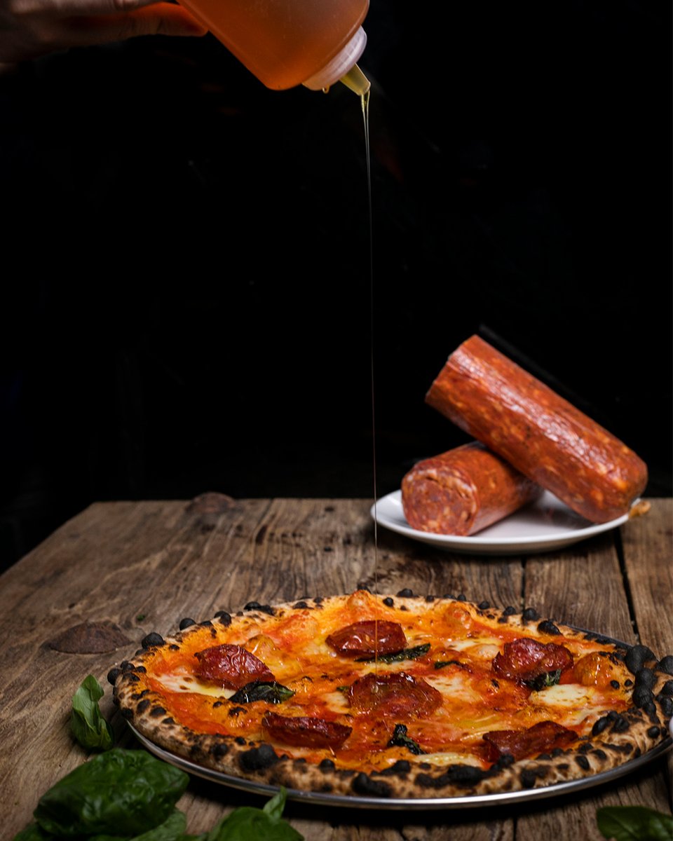 marinabaysands's tweet photo. Have you had a chance to try Roberta's famed, wood-fired Neapolitan-style pizzas ๐ at #TheShoppesMBS yet? Enjoy any two pizzas for takeaway at just $48 nett, from Monday to Thursday, between 11am and 10pm.
#ExplorersofFood #TheShoppesMBS #MarinaBaySands https://t.co/dmOhu5LdeQ