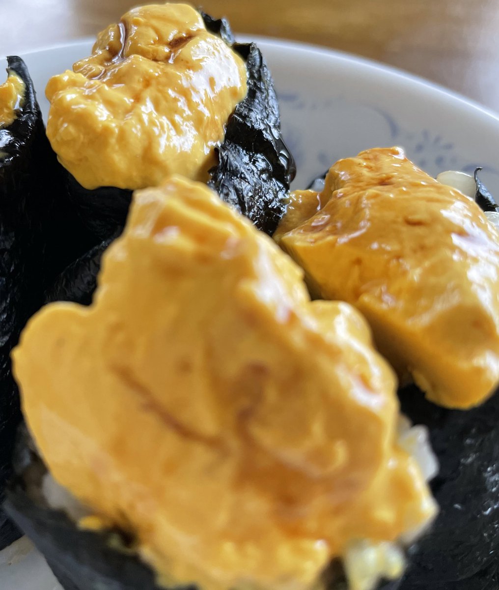 ricchori's tweet photo. あさイチで紹介していたビヨンド豆腐。シュレッドチーズはちゃんとと��けるから豆腐っぽさは感じられず。「うにのような」豆腐も軍艦にして醤油をかけたら「うに」だった😆
どちらも美味しかったのでリピあり♬ https://t.co/qN5ZmpT54N