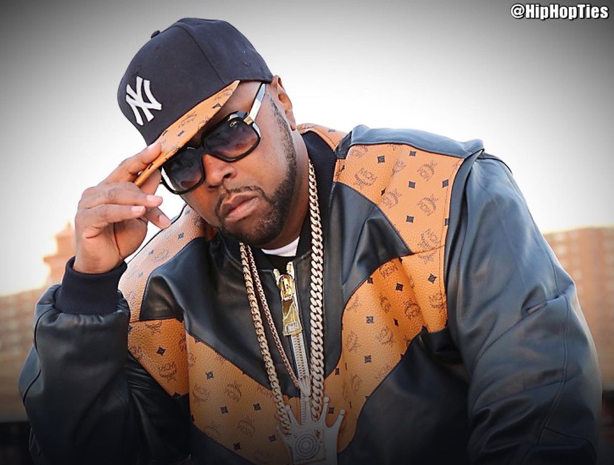 HipHopTiesMedia's tweet photo. Legendary NY DJ, DJ Kay Slay has reportedly passed away, according to Wack 100.🕊

He was reportedly still recovering after being hospitalized for COVID-19 in December. RIP DJ Kay Slay.🙏🏽 https://t.co/IOyaicsxob