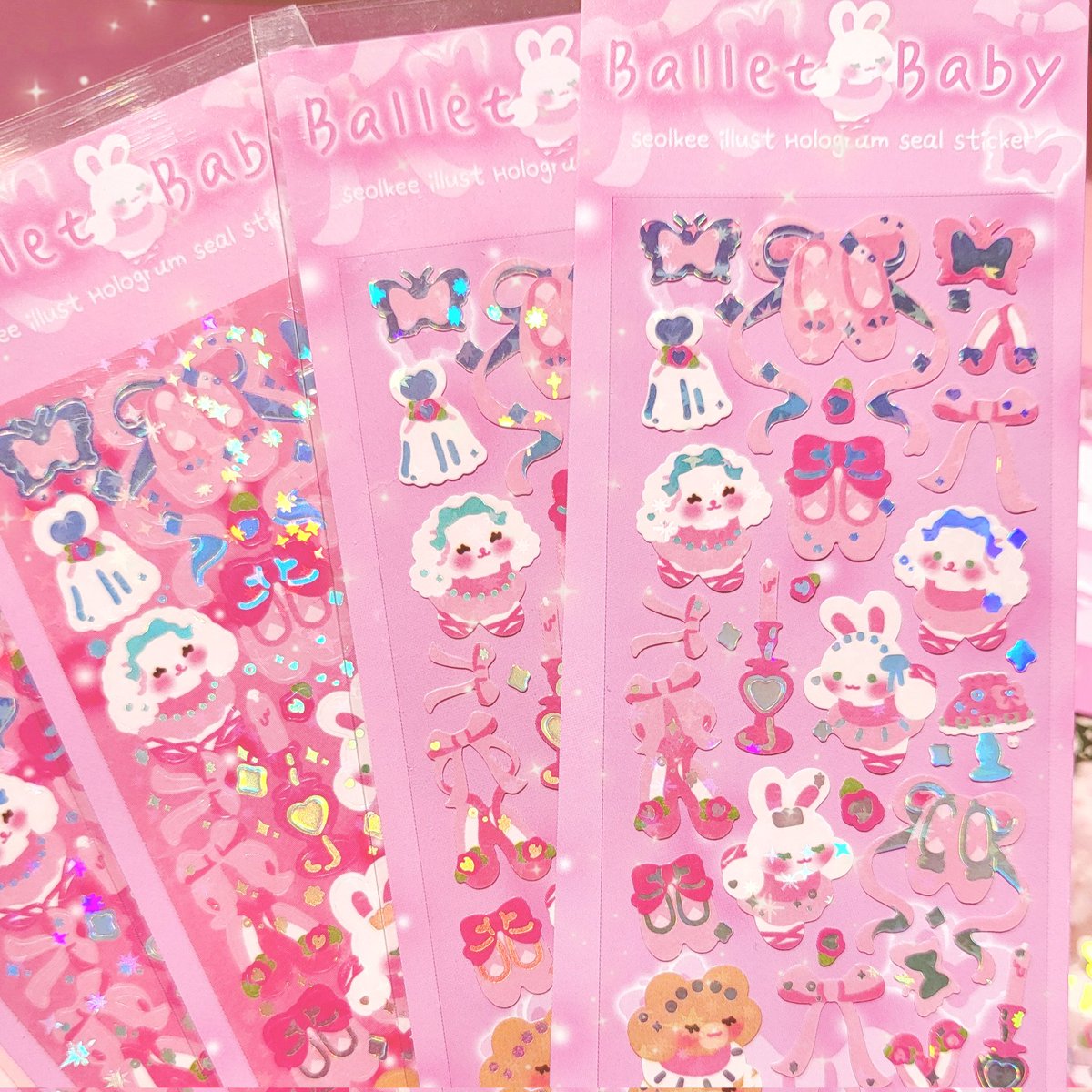 seolkee_illust's tweet photo. 🌸Ballet Baby 씰스티커🐇🌸

오랜만에 완전 설기일러스트의 핑크핑크 감성 담은 씰스티커를 만들어 보았어요🎀 

마침 핑크발레 테마를 그려야지..! 했는데
딱 레드벨벳 필마이리듬 노래가 나와서 한 이백번은 들으면서 작업한 것 같아요✨️💘 https://t.co/xSzl9mQFIg